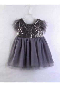 Вечернее детское платье с перышками серое